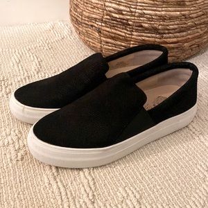 Vince Camuto Sneaker